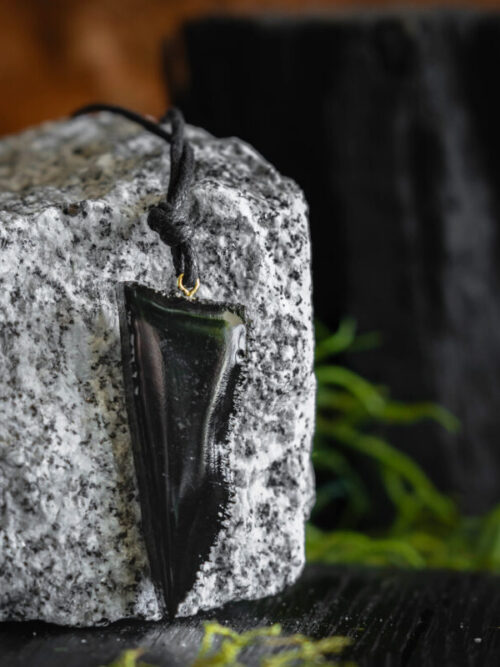 Naszyjnik z czarnego dębu 7500 lat handmade zawieszka biżuteria Zilvano