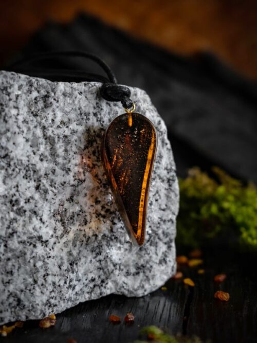 Naszyjnik z czarnym dębem 7500 lat handmade zawieszka biżuteria Zilvano