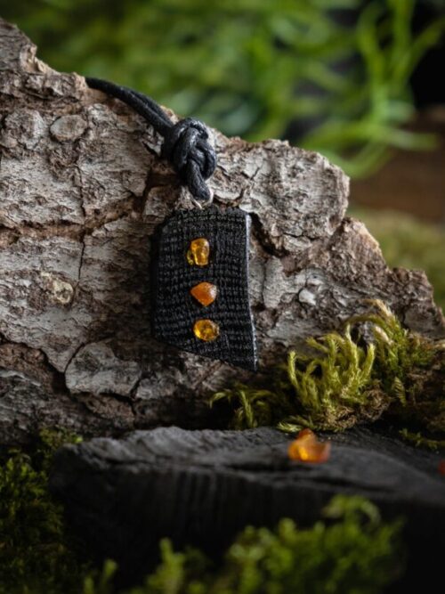 Naszyjnik z czarnego dębu z bursztynem bałtyckim 7500 lat handmade Zilvano