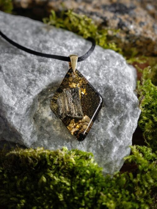 Naszyjnik z czarnym dębem 7500 lat handmade zawieszka biżuteria Zilvano
