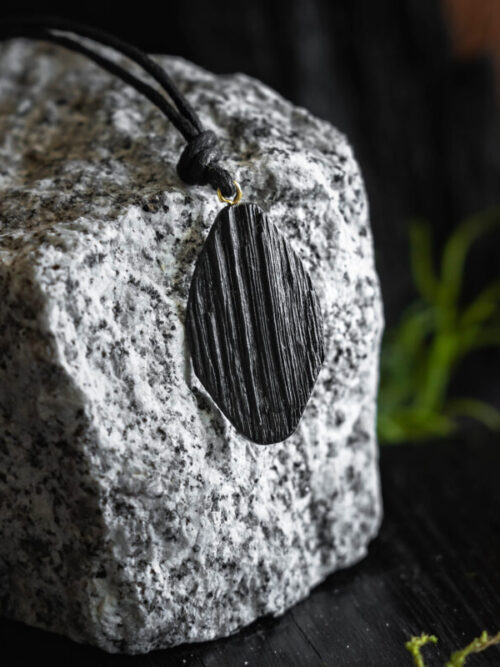 Naszyjnik z czarnego dębu 7500 lat handmade zawieszka biżuteria Zilvano