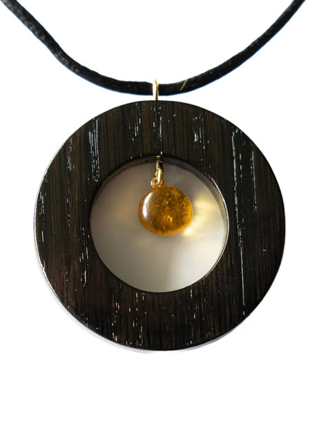 Bog Oak & Baltic Amber Pendant – Round, 45x45x10 mm – ZILVANO
