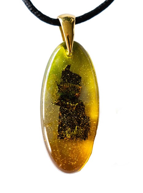 Anhänger aus Mooreiche und Blattmetall in Goldoptik – Tropfen, 39x16x6 mm – Dunkle Gelassenheit – ZILVANO