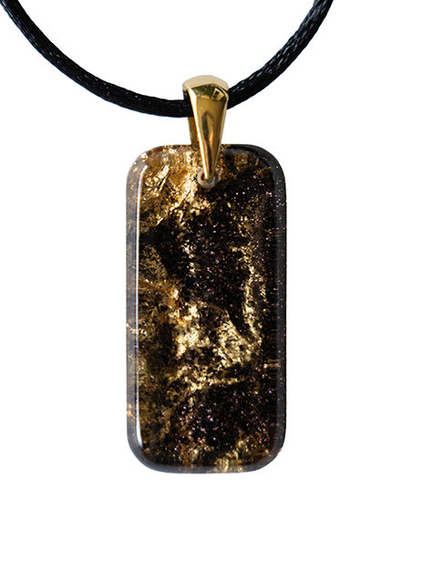 Anhänger aus Mooreiche und Blattmetall in Goldoptik – Rechteck, 38x18x6 mm – Ewiger Fluss – ZILVANO