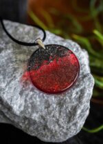 Wisiorek Okrąg Czarny Dąb 7500 lat Silver Dust Red ZILVANO — 3