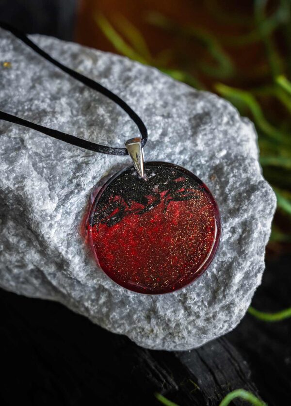 Wisiorek Okrąg Czarny Dąb 7500 lat Silver Dust Red ZILVANO — 6
