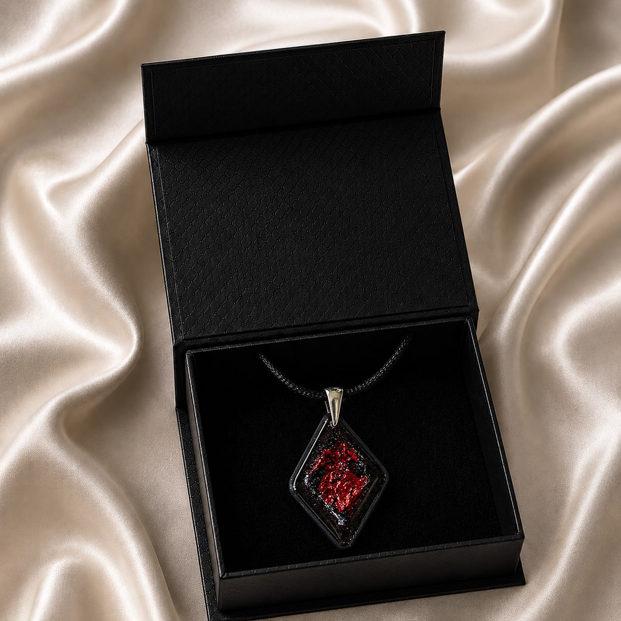 Wisiorek Trapez Czarny Dąb 7500 lat Srebro Dark Red ZILVANO — 2