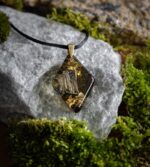 Naszyjnik z czarnego dębu kopalnego w przejrzystej żywicy, romb 37 mm – Świetlista – ZILVANO – zdjęcie 6