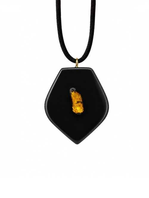 Bog Oak & Baltic Amber Pendant – Shield, 45x35x8 mm – single amber – ZILVANO