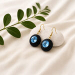 793-04.jpg Boucles d’oreilles en chêne des marais et cristal – cercle 12 mm – ZILVANO