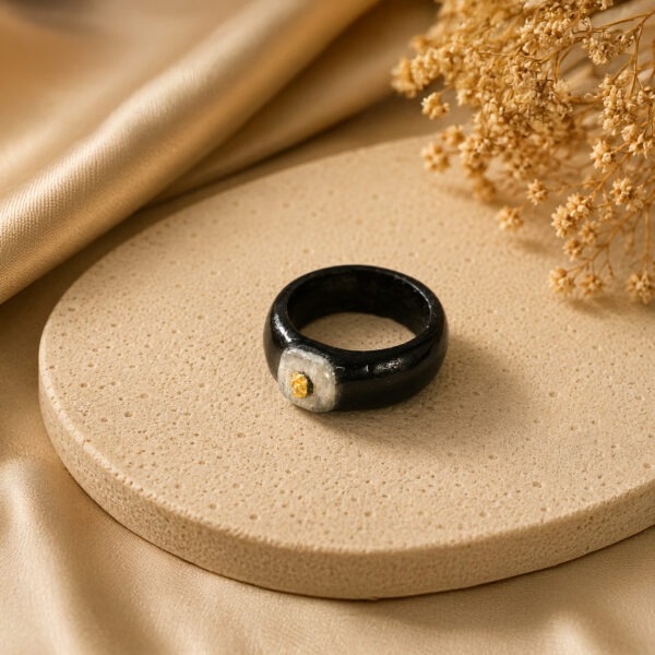 Ring aus Mooreiche – Platte mit Akzent – ZILVANO