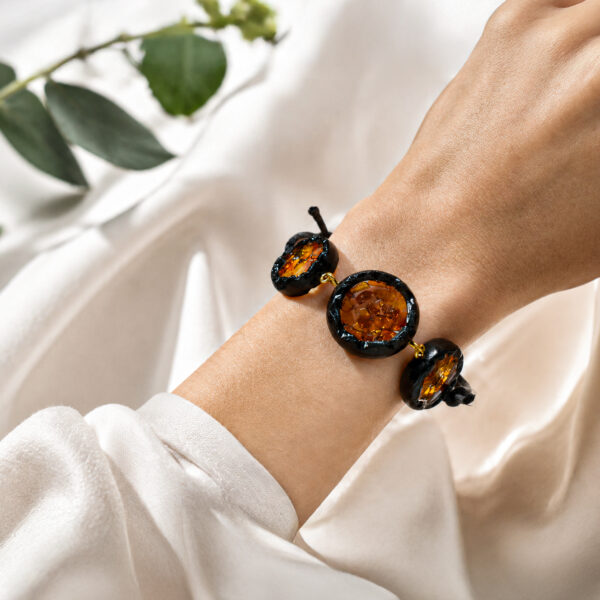 Bracelet en ambre de la Baltique et chêne des marais – trois inclusions, cordon réglable – ZILVANO