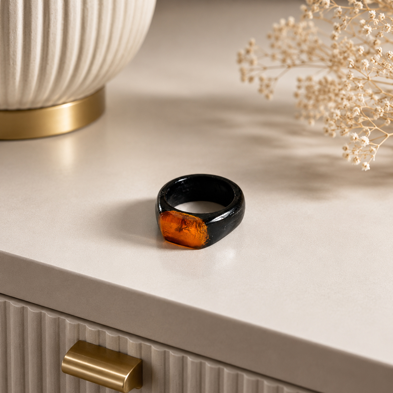 Ring with Baltic amber and bog oak – large cognac amber – worn every day
